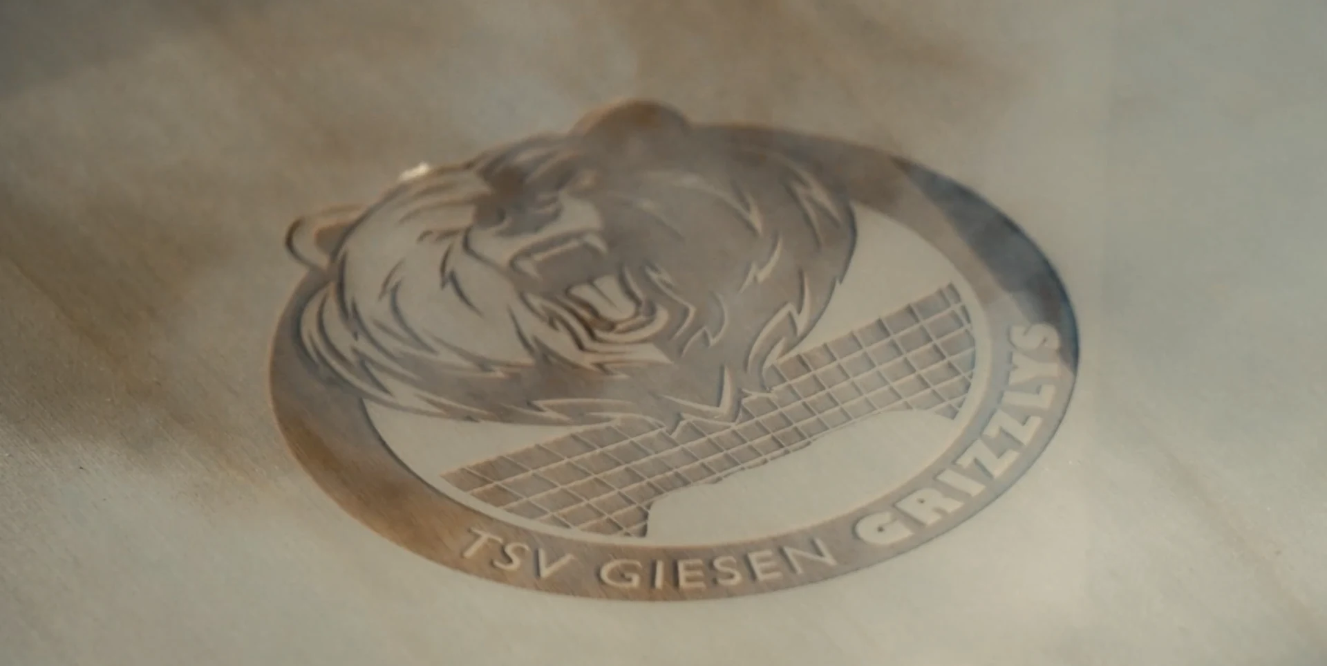 Lasergravur mit Grizzlys-Motiv
