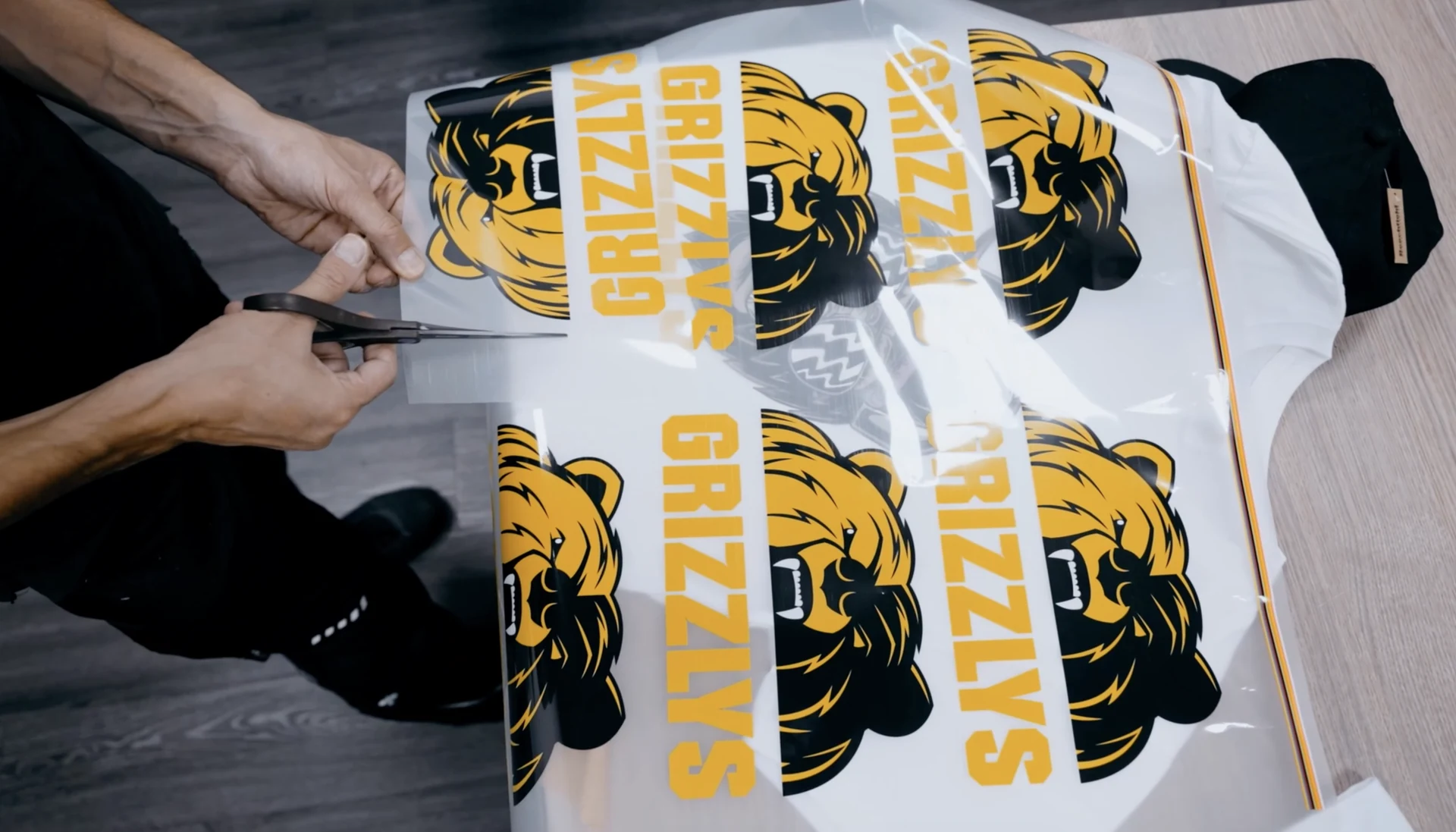 Vorbereitung von Grizzlys-Motiven für den Textildruck